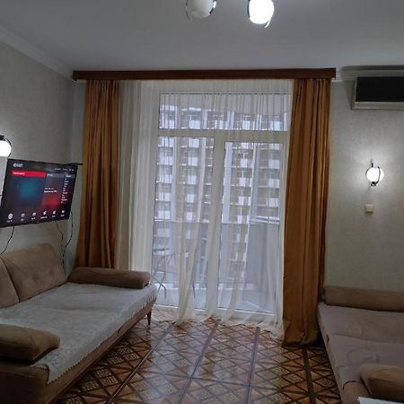 Apartment On Sherif Khimshiashvili Street 15B Batumi Zewnętrze zdjęcie