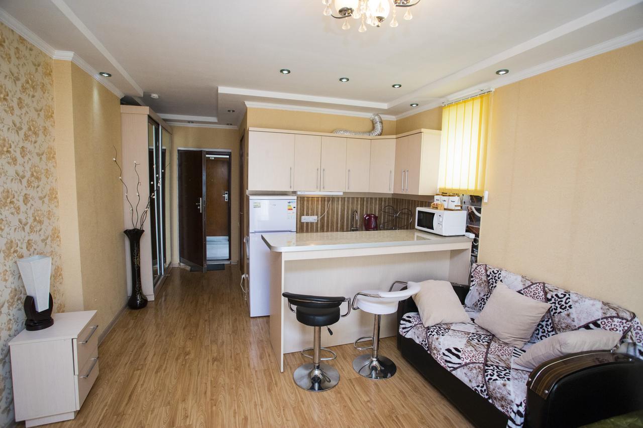 Apartment On Sherif Khimshiashvili Street 15B Batumi Zewnętrze zdjęcie